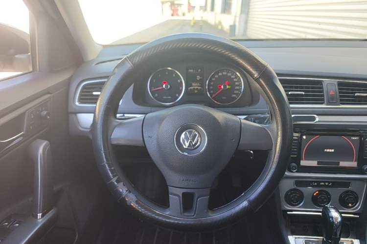 Used Volkswagen Gran Lavida 2014 1.4TSI Automatic 30th Anniversary Edition Steering Wheel