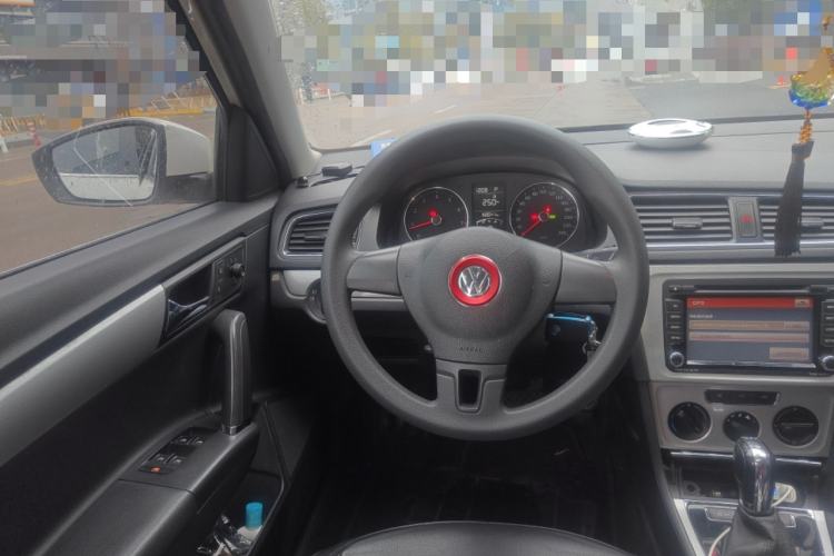 Used Volkswagen Gran Lavida 2014 1.4TSI Automatic Sport Edition Steering Wheel