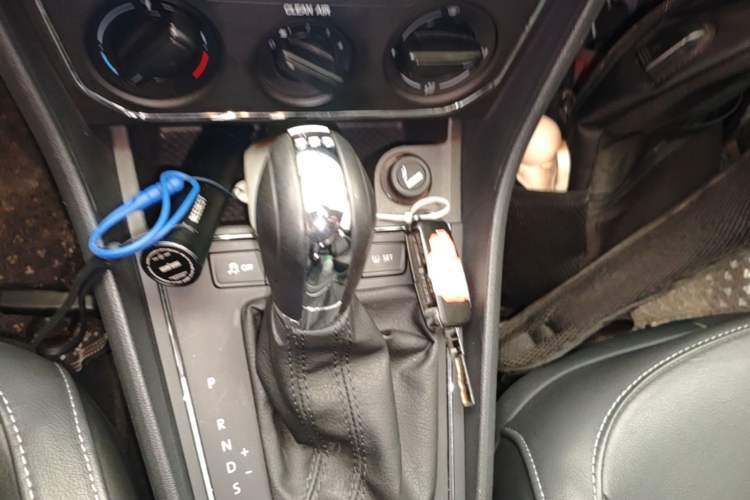Used Volkswagen Gran Lavida 2015 230TSI DSG Comfort Edition Gear Lever
