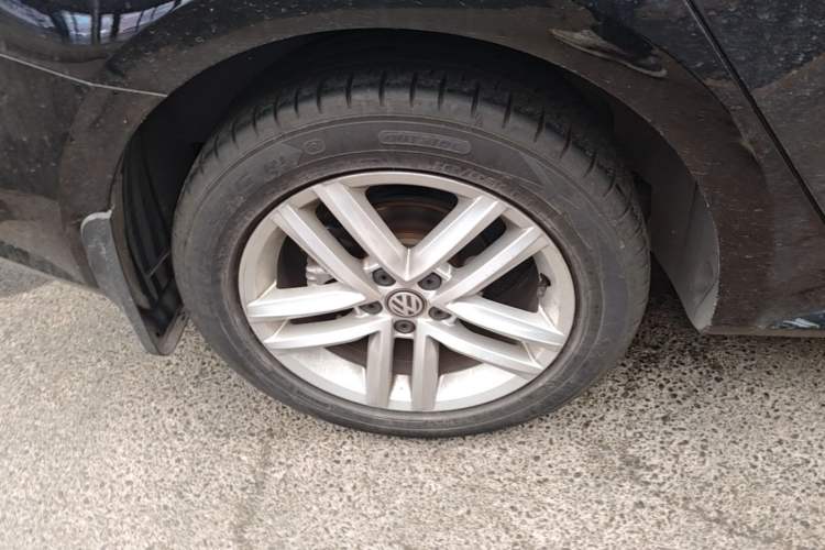 Used Volkswagen Gran Lavida 2015 230TSI DSG Comfort Edition Right Rear Wheel Hub