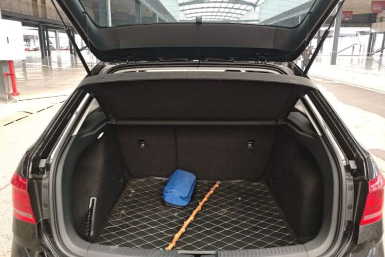 Used Volkswagen Gran Lavida 2015 230TSI DSG Comfort Edition Trunk