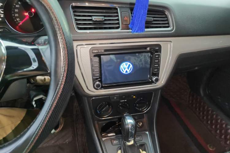 Used Volkswagen Gran Lavida 2015 1.6L Automatic Comfort Edition Audio And AC Panel
