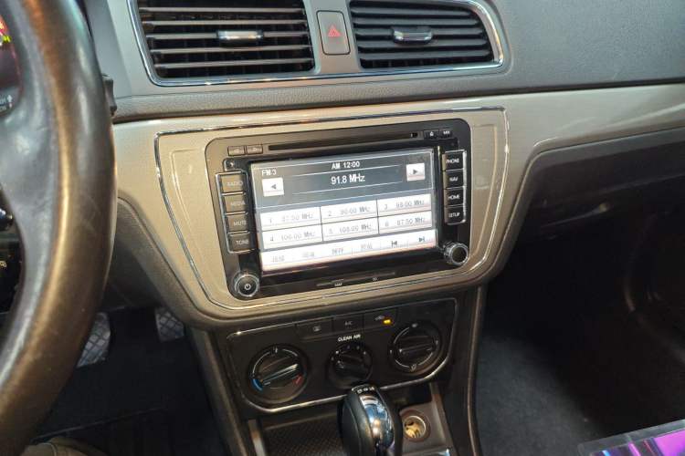 Used Volkswagen Gran Lavida 2015 230TSI DSG Comfort Edition Audio And AC Panel