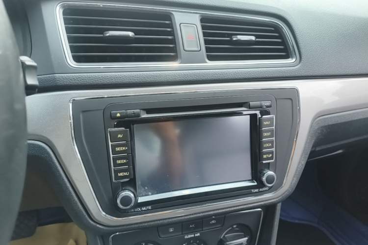 Used Volkswagen Gran Lavida 2015 230TSI DSG Comfort Edition Audio And AC Panel