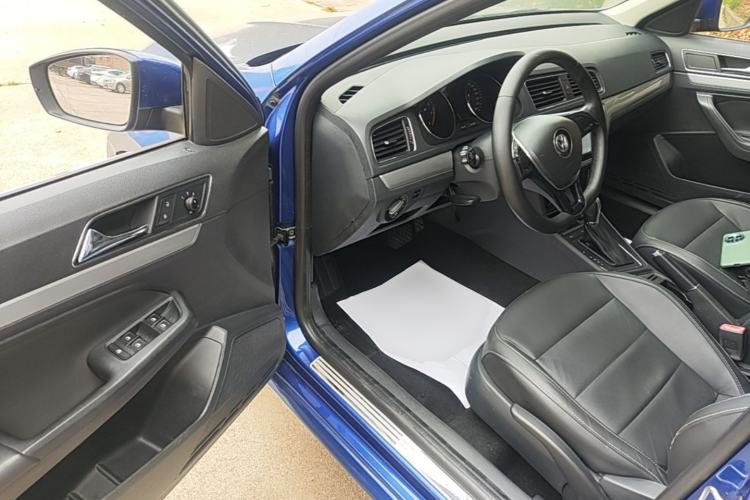 Used Volkswagen Gran Lavida 2015 1.6L Automatic Comfort Edition Driver Seat