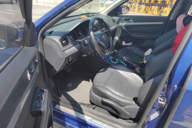 Used Volkswagen Gran Lavida 2015 1.6L Automatic Comfort Edition Driver Seat