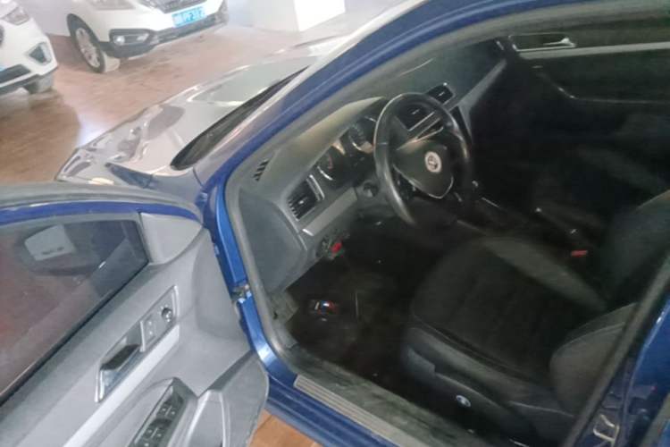 Used Volkswagen Gran Lavida 2015 1.6L Automatic Comfort Edition Driver Seat