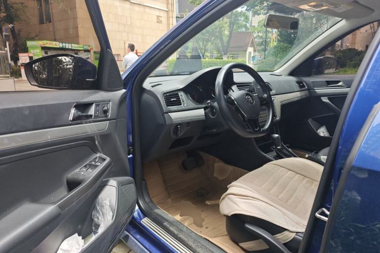 Used Volkswagen Gran Lavida 2015 1.6L Automatic Comfort Edition Driver Seat