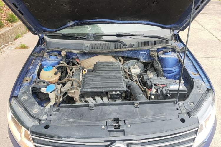 Used Volkswagen Gran Lavida 2015 1.6L Automatic Comfort Edition Engine Bay