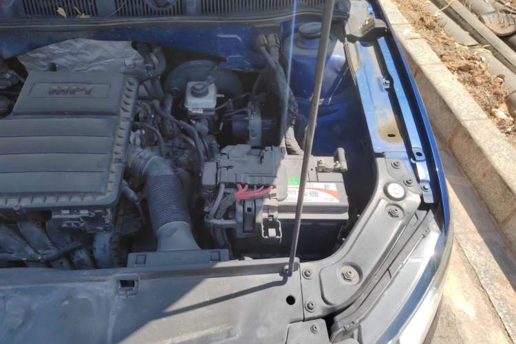 Used Volkswagen Gran Lavida 2015 1.6L Automatic Comfort Edition Engine Bay Left