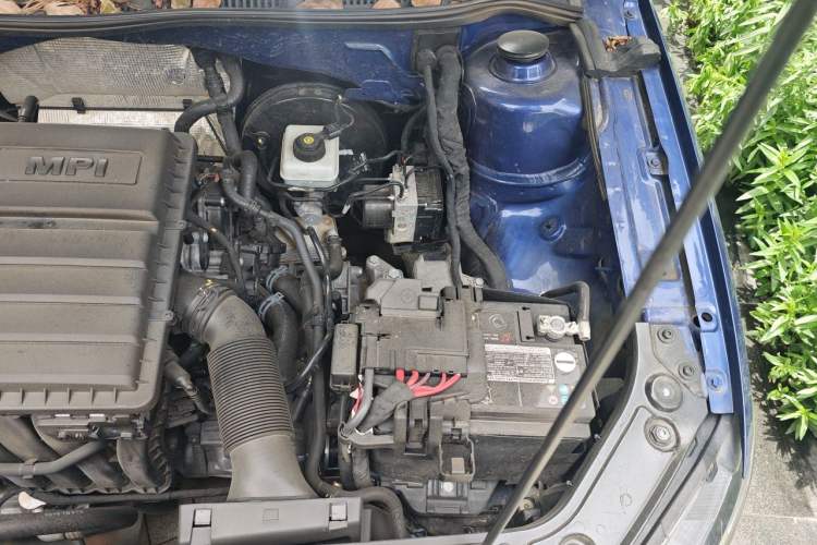 Used Volkswagen Gran Lavida 2015 1.6L Automatic Comfort Edition Engine Bay Left