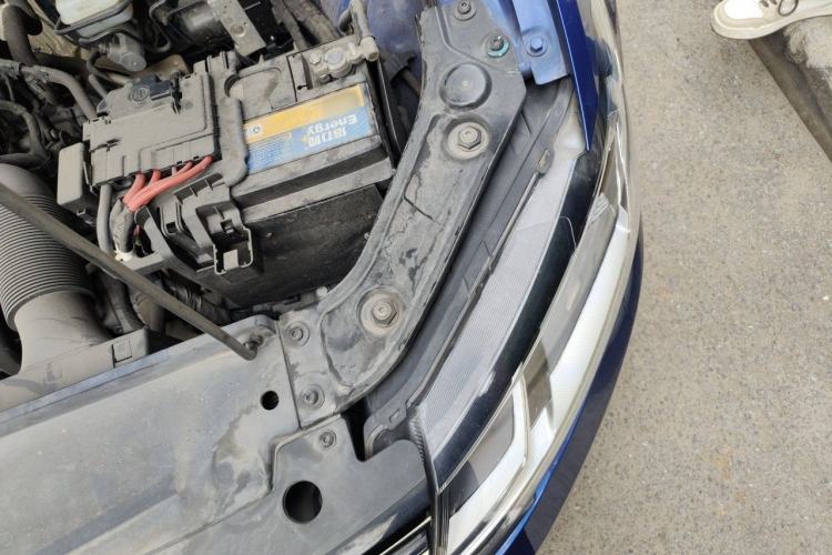 Used Volkswagen Gran Lavida 2015 1.6L Automatic Comfort Edition Engine Bay Left