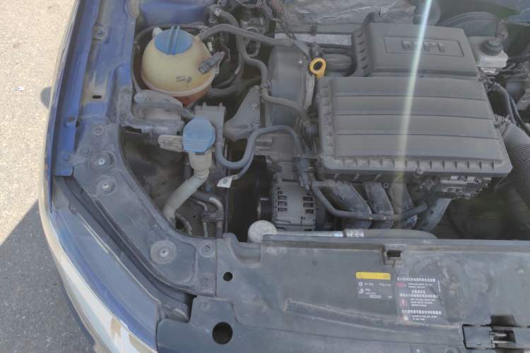 Used Volkswagen Gran Lavida 2015 1.6L Automatic Comfort Edition Engine Bay Right