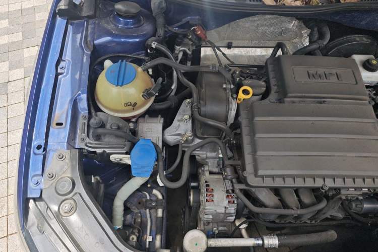Used Volkswagen Gran Lavida 2015 1.6L Automatic Comfort Edition Engine Bay Right