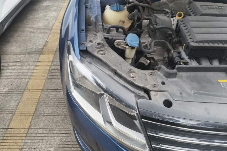 Used Volkswagen Gran Lavida 2015 1.6L Automatic Comfort Edition Engine Bay Right