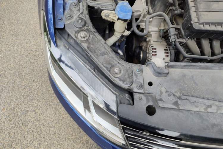 Used Volkswagen Gran Lavida 2015 1.6L Automatic Comfort Edition Engine Bay Right