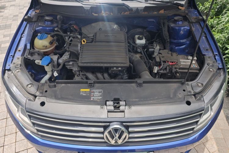 Used Volkswagen Gran Lavida 2015 1.6L Automatic Comfort Edition Engine Bay