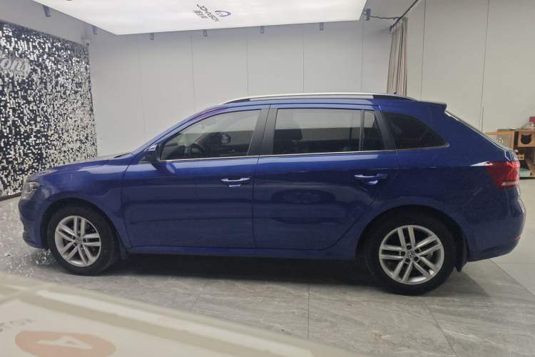 Used Volkswagen Gran Lavida 2015 1.6L Automatic Comfort Edition Exterior 5