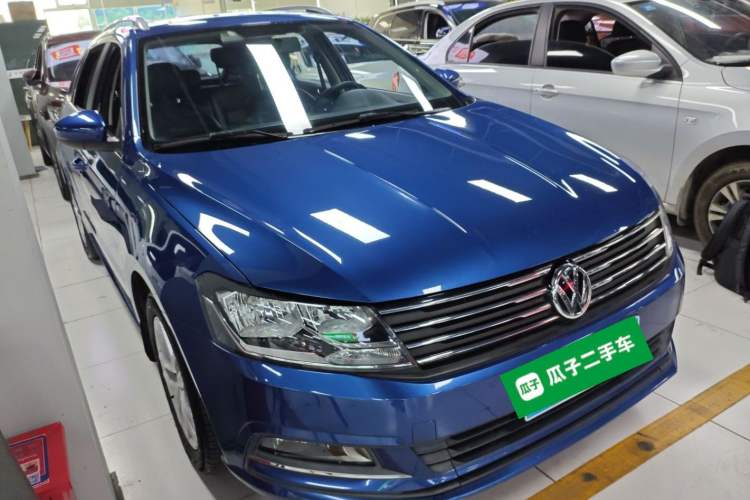 Used Volkswagen Gran Lavida 2015 230TSI DSG Comfort Edition Front Right 45 Deg