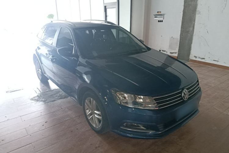 Used Volkswagen Gran Lavida 2015 1.6L Automatic Comfort Edition Front Right 45 Deg