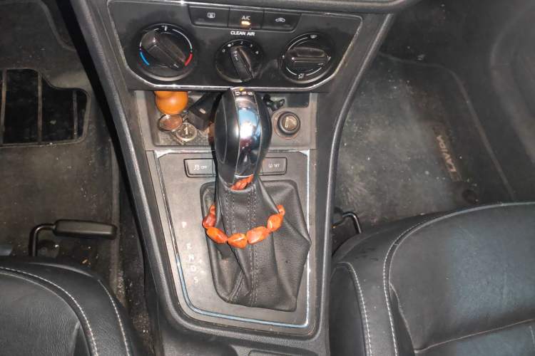 Used Volkswagen Gran Lavida 2015 230TSI DSG Comfort Edition Gear Lever