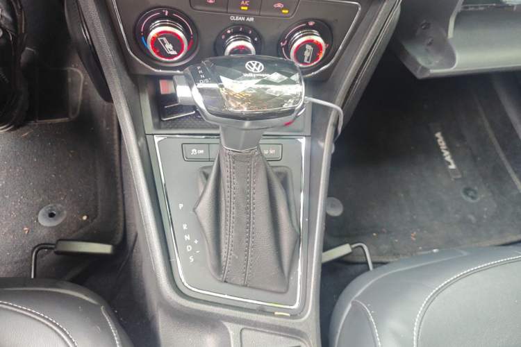Used Volkswagen Gran Lavida 2015 230TSI DSG Comfort Edition Gear Lever