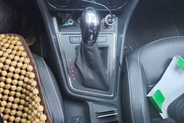 Used Volkswagen Gran Lavida 2015 1.6L Automatic Comfort Edition Gear Lever