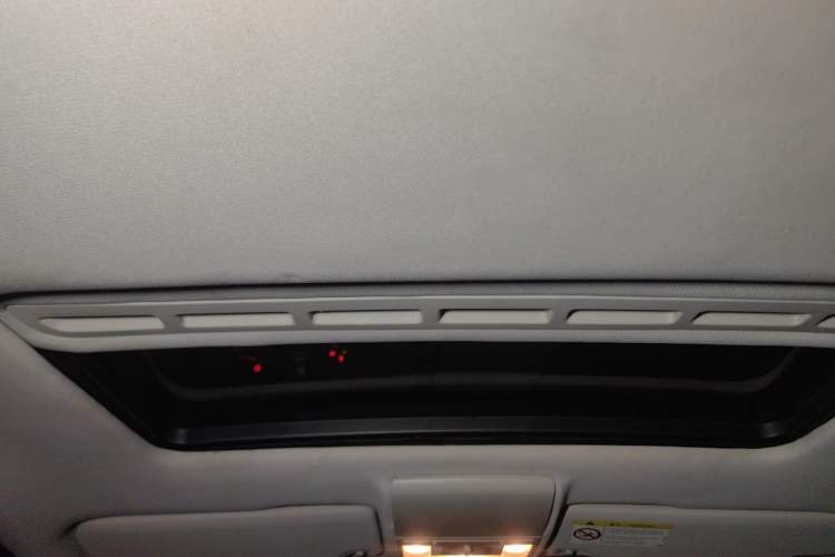 Used Volkswagen Gran Lavida 2015 1.6L Automatic Comfort Edition Headliner