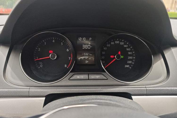 Used Volkswagen Gran Lavida 2015 1.6L Automatic Comfort Edition Instrument Cluster