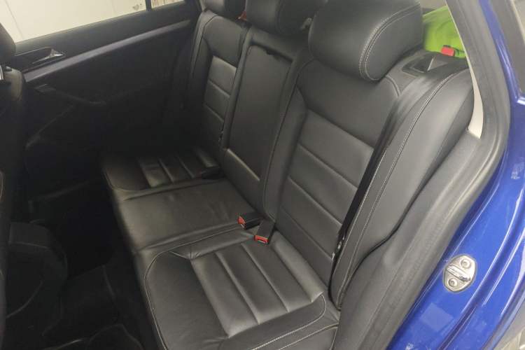 Used Volkswagen Gran Lavida 2015 1.6L Automatic Comfort Edition Interior 1