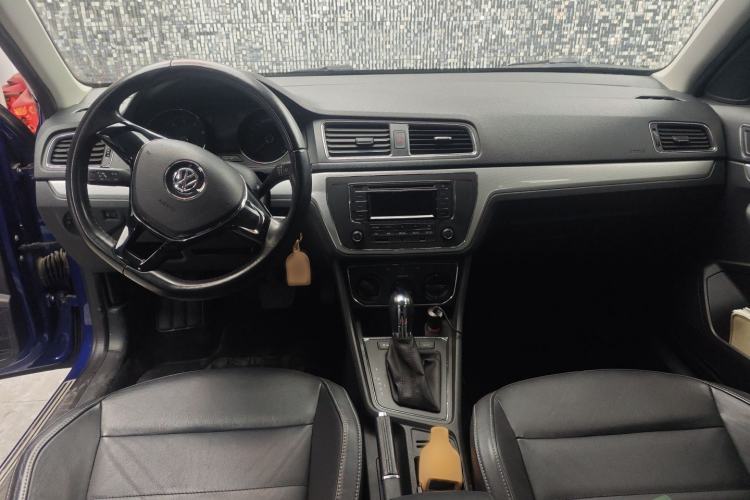 Used Volkswagen Gran Lavida 2015 1.6L Automatic Comfort Edition Interior 3