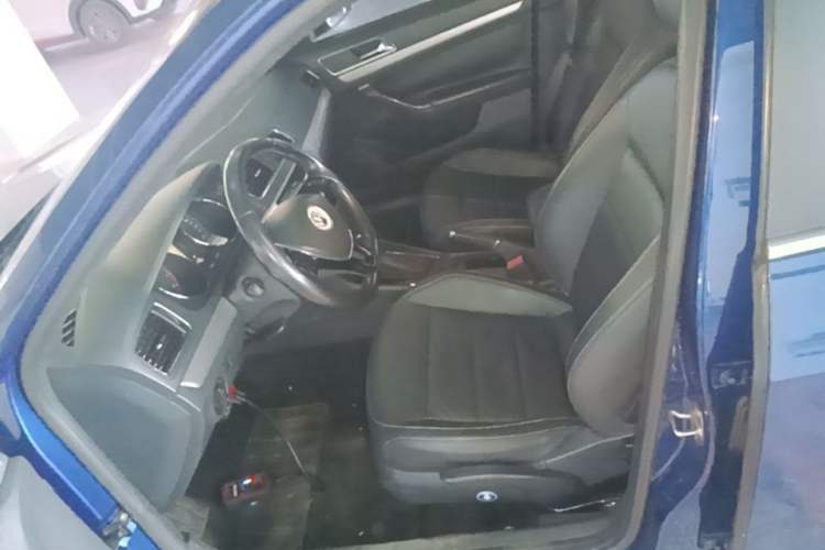 Used Volkswagen Gran Lavida 2015 1.6L Automatic Comfort Edition Left Front Seat