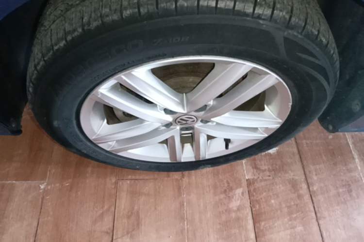 Used Volkswagen Gran Lavida 2015 1.6L Automatic Comfort Edition Left Front Wheel Hub