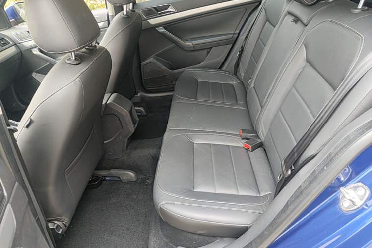 Used Volkswagen Gran Lavida 2015 1.6L Automatic Comfort Edition Left Rear Seat