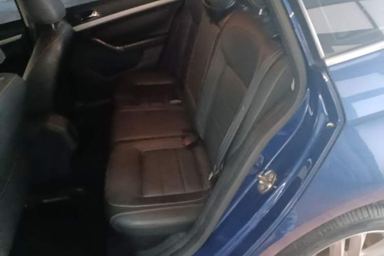 Used Volkswagen Gran Lavida 2015 1.6L Automatic Comfort Edition Left Rear Seat