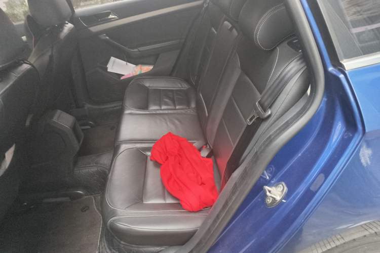 Used Volkswagen Gran Lavida 2015 1.6L Automatic Comfort Edition Left Rear Seat
