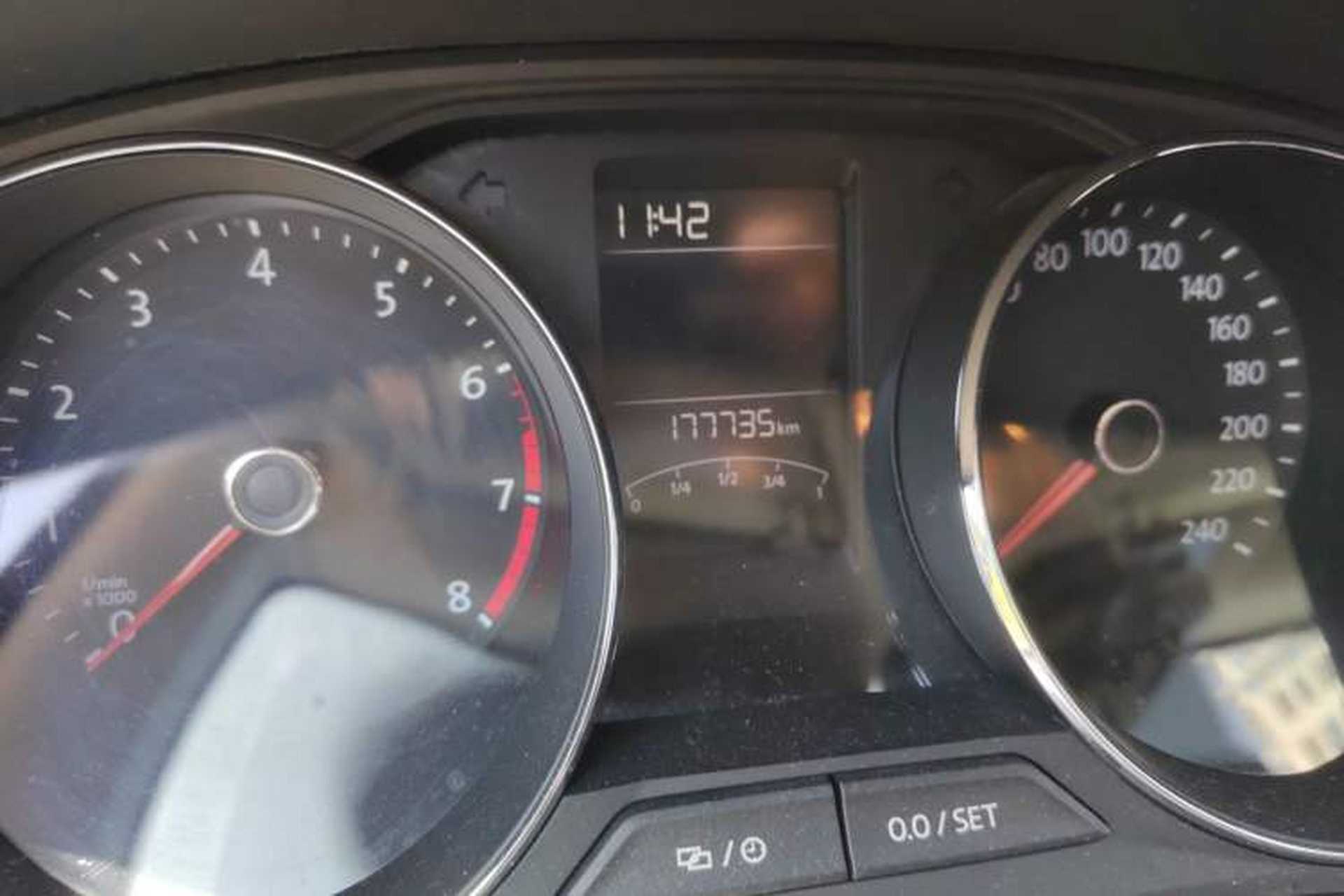 Used Volkswagen Gran Lavida 2015 1.6L Automatic Comfort Edition Odometer Close Up