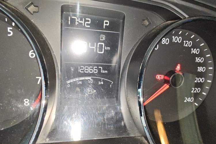 Used Volkswagen Gran Lavida 2015 1.6L Automatic Comfort Edition Odometer Close Up