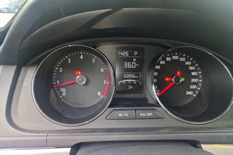 Used Volkswagen Gran Lavida 2015 230TSI DSG Comfort Edition Odometer Close Up