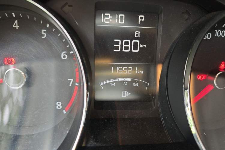 Used Volkswagen Gran Lavida 2015 1.6L Automatic Comfort Edition Odometer Close Up