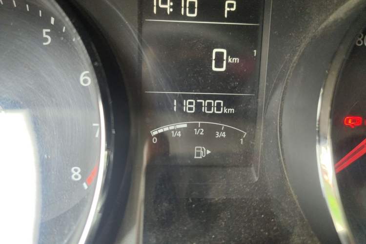 Used Volkswagen Gran Lavida 2015 1.6L Automatic Comfort Edition Odometer Close Up