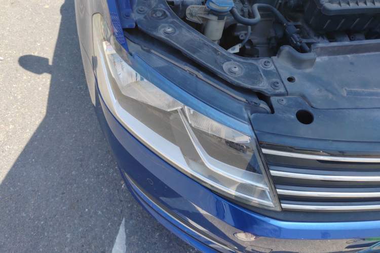 Used Volkswagen Gran Lavida 2015 1.6L Automatic Comfort Edition Right Front Headlight