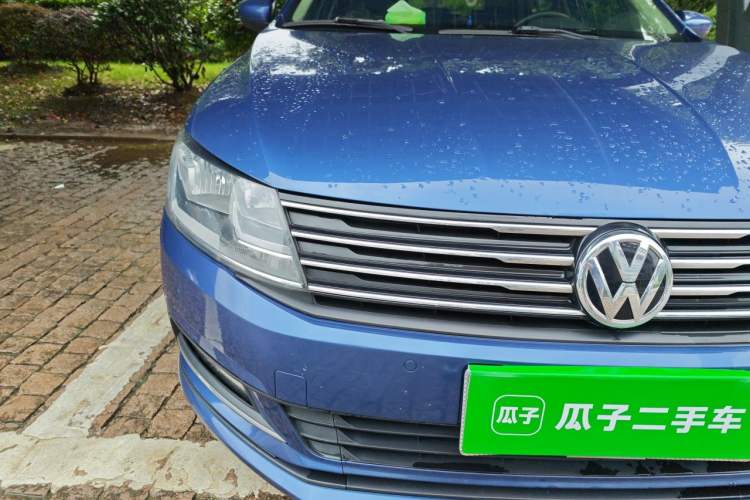 Used Volkswagen Gran Lavida 2015 1.6L Automatic Comfort Edition Right Front Headlight
