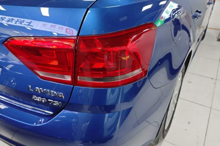 Used Volkswagen Gran Lavida 2015 230TSI DSG Comfort Edition Right Rear Taillight