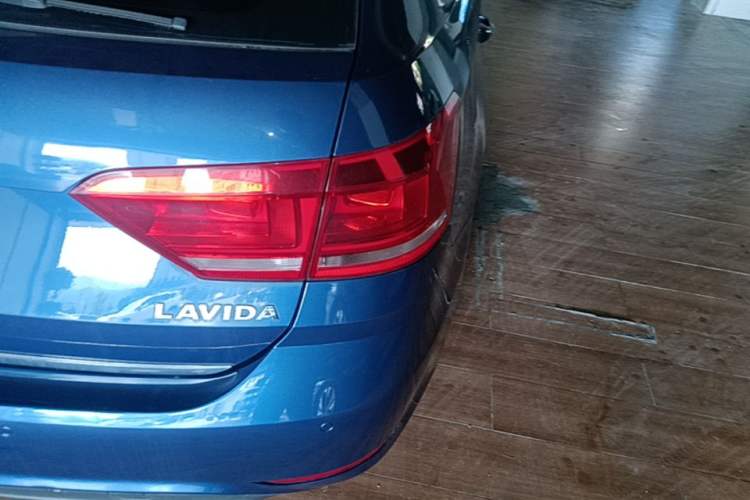 Used Volkswagen Gran Lavida 2015 1.6L Automatic Comfort Edition Right Rear Taillight