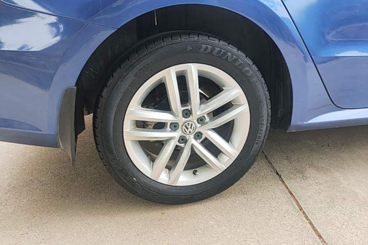 Used Volkswagen Gran Lavida 2015 1.6L Automatic Comfort Edition Right Rear Wheel Hub