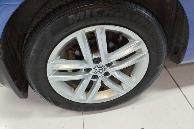 Used Volkswagen Gran Lavida 2015 230TSI DSG Comfort Edition Right Rear Wheel Hub