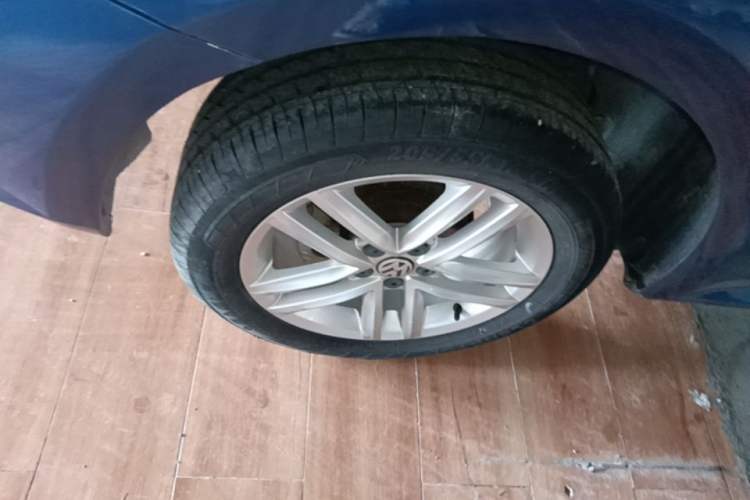 Used Volkswagen Gran Lavida 2015 1.6L Automatic Comfort Edition Right Rear Wheel Hub