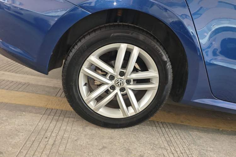 Used Volkswagen Gran Lavida 2015 230TSI DSG Comfort Edition Right Rear Wheel Hub