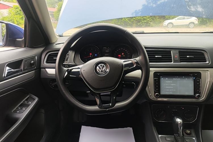 Used Volkswagen Gran Lavida 2015 1.6L Automatic Comfort Edition Steering Wheel
